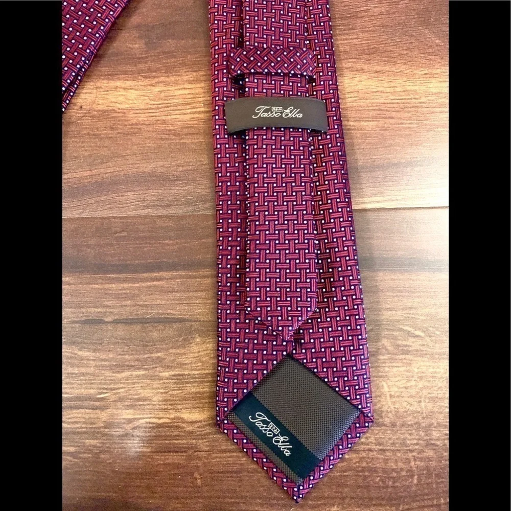 🍂SALE🍂 TASSO ELBA Burgundy 100% Silk Necktie